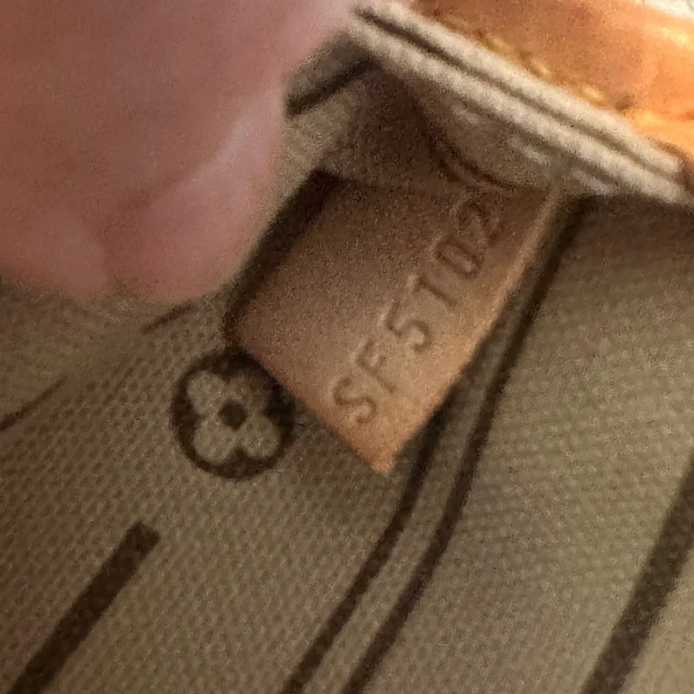 ❌SOLD❌AUTHENTIC Louis Vuitton Monogram Canvas with Gold Hardware - Picture 11 of 16